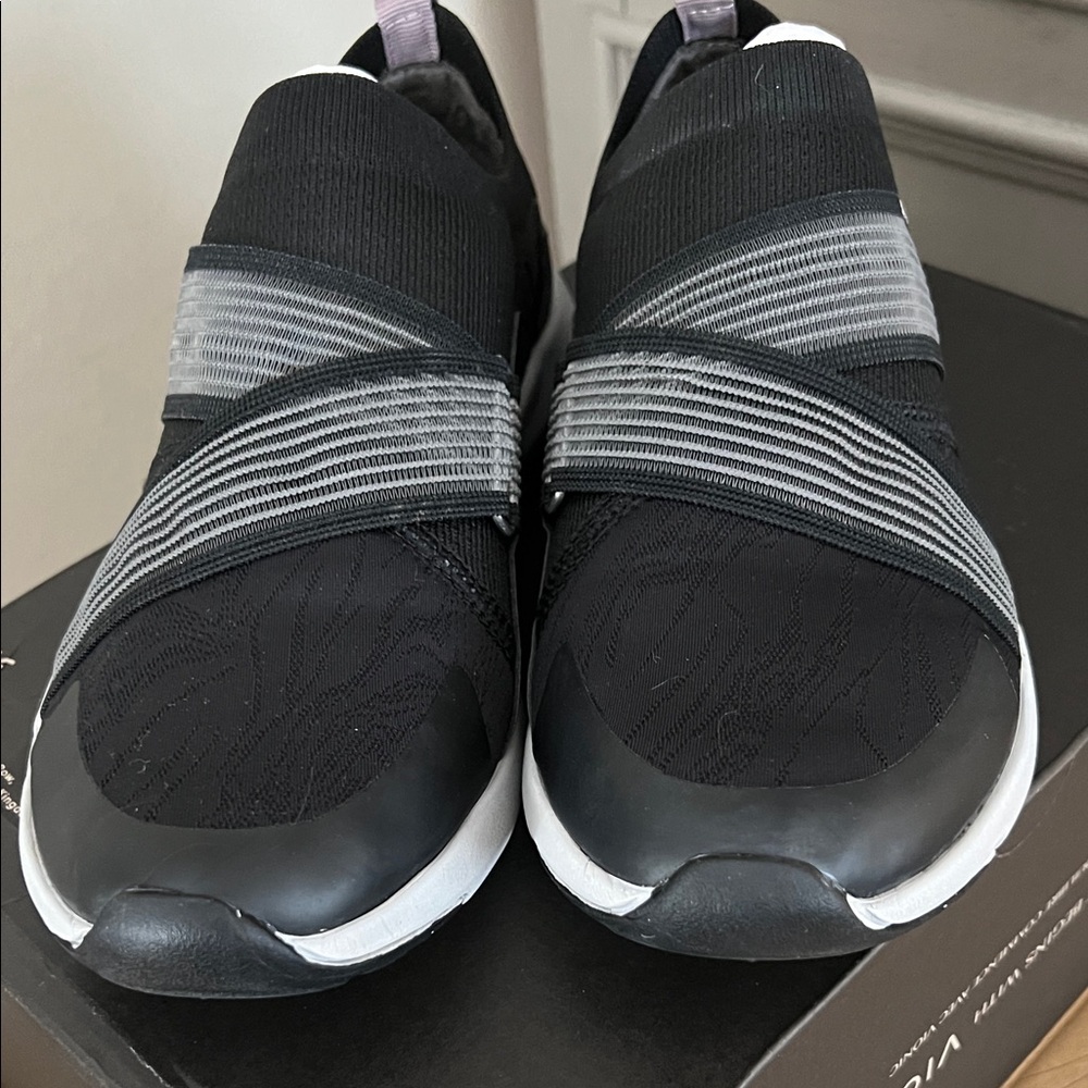 Ryka Empower Crisscross 8 M Gore Strap Top Lightweight Slip On Sneakers